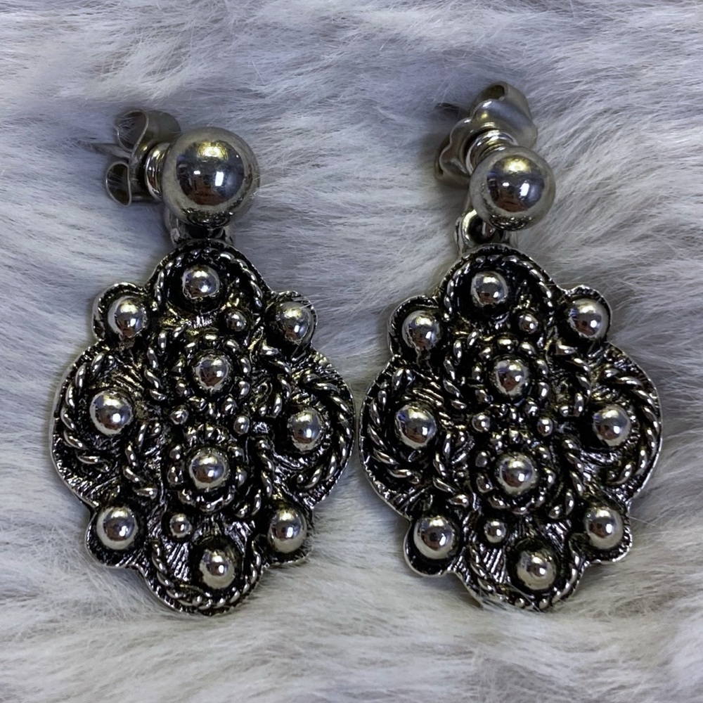 Sarah Coventry Vintage Gunmetal Toned Silver Filigree Post Dangle Earrings